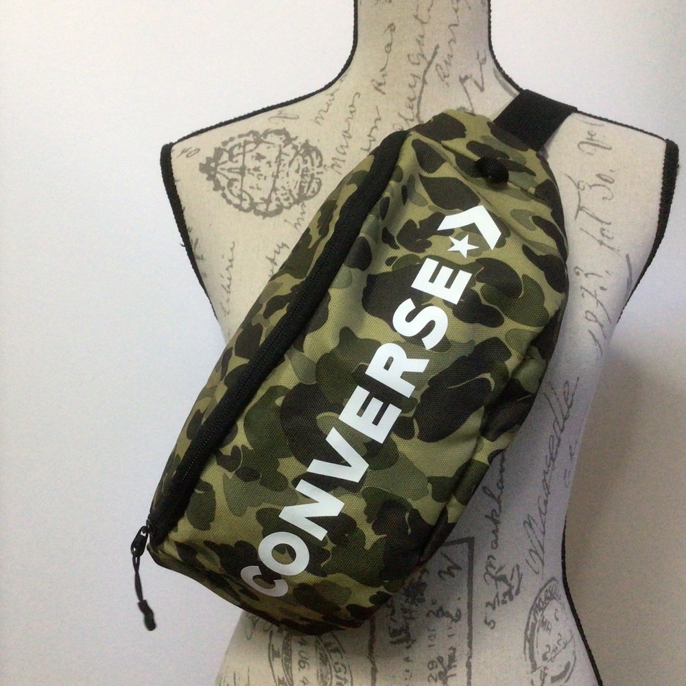 π 2/$25π Converse Logo Camouflage Large Belt Bag Olive - Picture 2 of 8